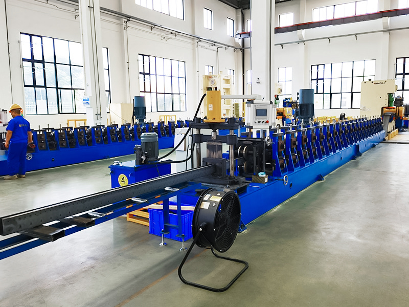 Machines de formage de rouleaux de poutres en caisson