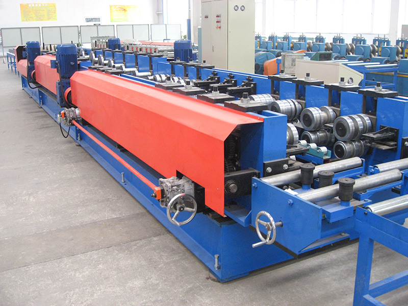 Machines de formage de rouleaux de chemins de câbles