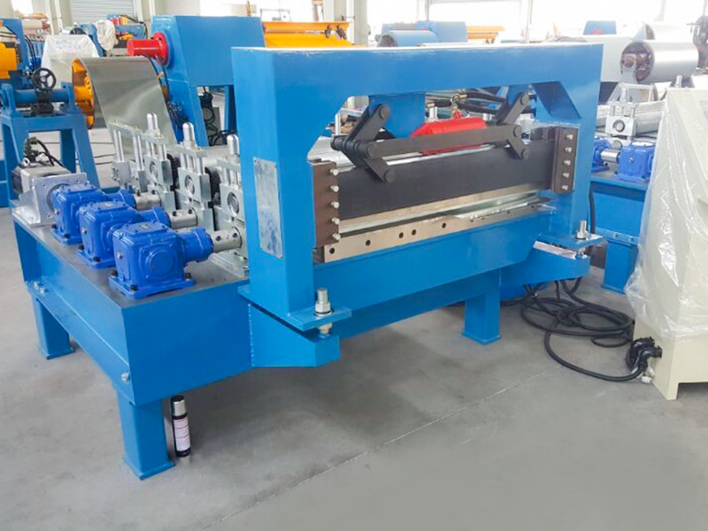 Machine simple d'aplatissement et de découpe de bobines