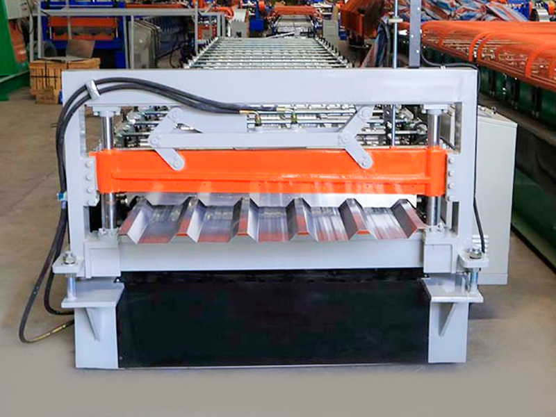 Machine de formage de rouleaux de feuilles de toiture à grande vitesse