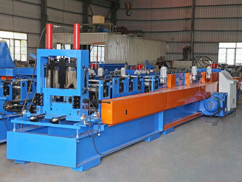 Machines de formage de rouleaux de pannes de type CZ 80-300