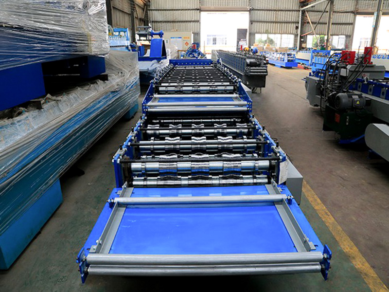 Machine de formage de rouleaux de tôle de toiture double couche de type 845-900