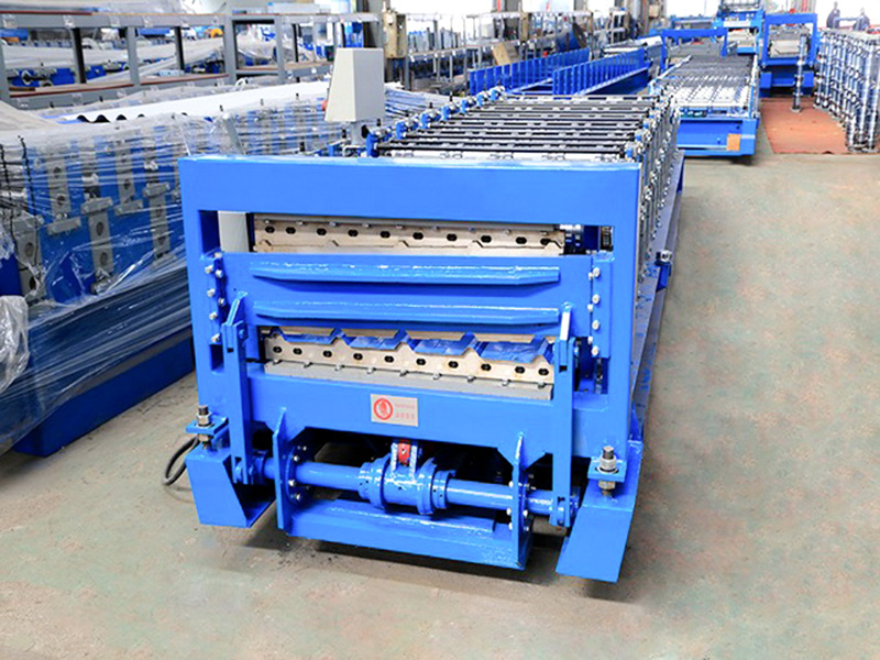 Machine de formage de rouleaux de tôle de toiture double couche de type 845-900