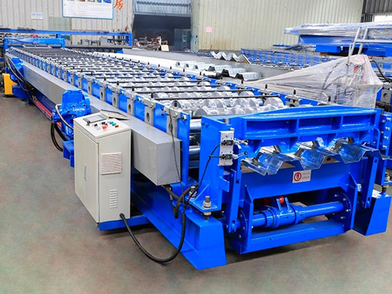 Machine de formage de rouleaux de plancher de type 950